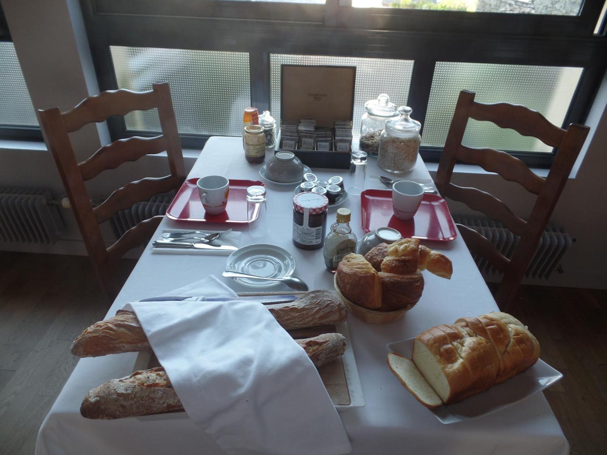 Logis Hotel Restaurant Le Commerce Guichen Экстерьер фото