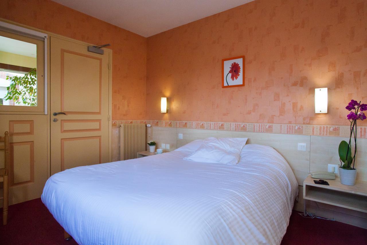 Logis Hotel Restaurant Le Commerce Guichen Экстерьер фото