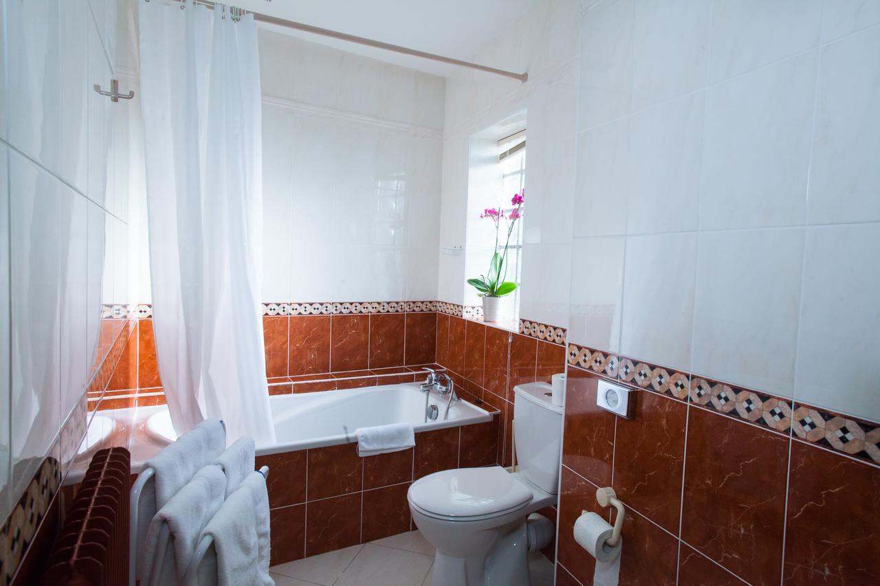 Logis Hotel Restaurant Le Commerce Guichen Экстерьер фото